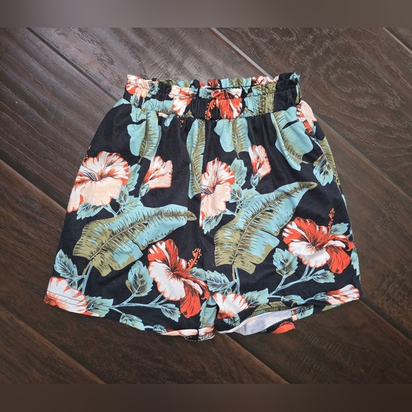 Arshiner Other - Girls Floral Stretchy Boutique Shorts